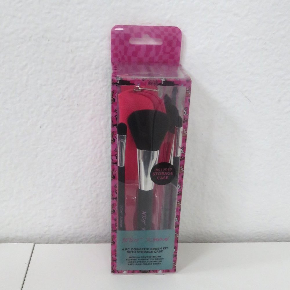 (#J-1) Betsy Johnson 4 Pc Cosmetic make up brushes n Storage Case